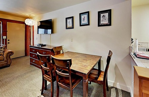 Bend Hotel | Seventh Mountain Resort Units 2015 & 2016