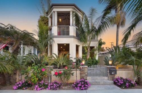 Old Towne House | Seventh Shore Stylish Seal Beach Home w Elevator Fireplace Bold Design