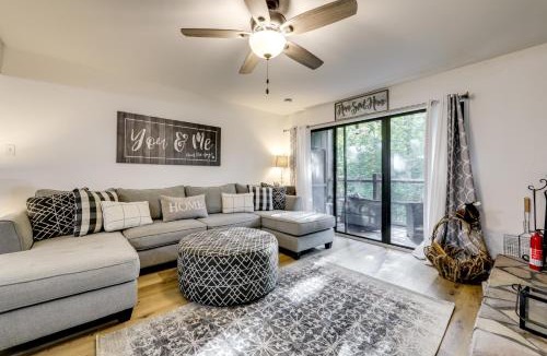 Sevierville House | Sevierville Condo w/Balcony + Pool Access!