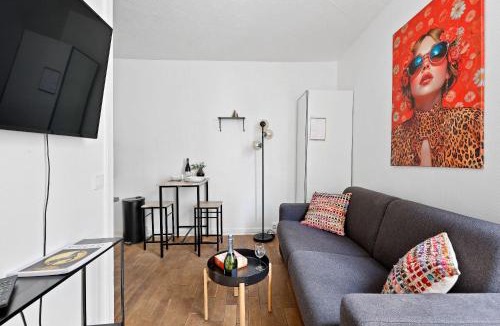 Quartier de l'Ecole-Militaire Apartment | Sevres Cosy studio