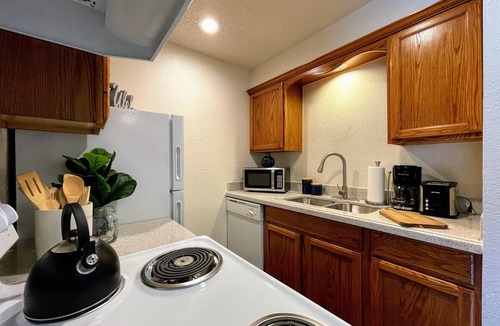 Norman Apartment | [SF 1000 - A]OU-2 Bedroom 1 bath next OU, close to Norman Regional Hospital.