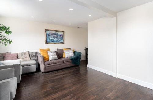 Oakland Apartment | SF Executive stayfree parking on site