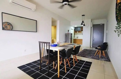Seri Kembangan Condo | Sfera Residence 500 Mbps WiFi Self Check In