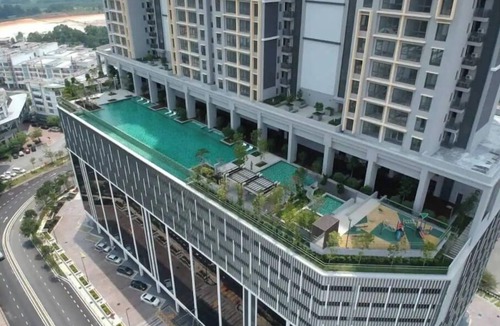Seri Kembangan Condo | Sfera Residence 500 Mbps WiFi Self Check In