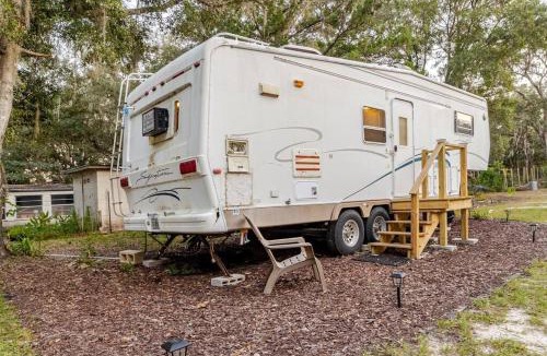 Putnam Hall House | Shaanti Retreat Cozy Private Camper 2