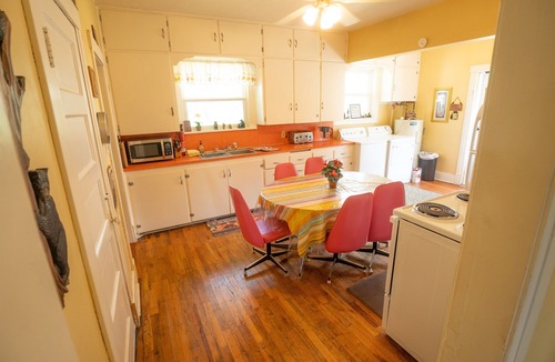 Dingle House | Shabby Chic 3 Bears Beach House with Private Beach Access