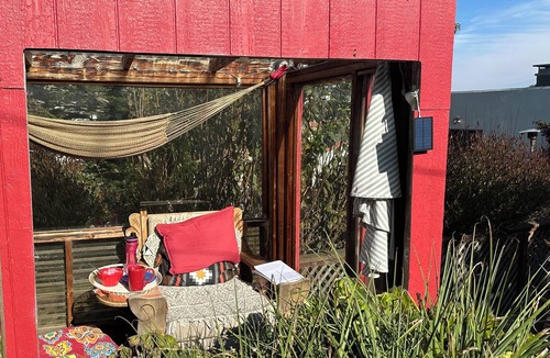 Ingleside Terraces Cottage | Shabby Chic Cottage with Soaking Tub