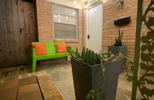 Southgate Apartment | Shabby Chic Duplex Tx Medical Center, Rice Village