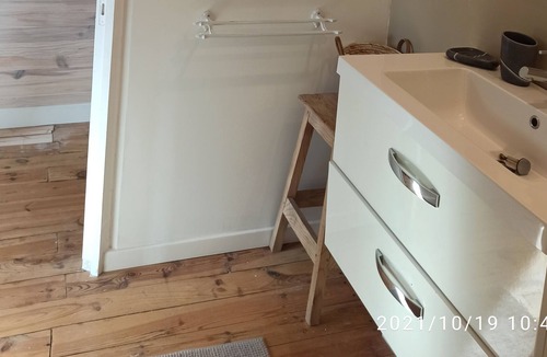 Villefort Bed & Breakfast | Shabby chic guest room