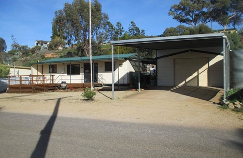 Muloowurtie House | Shack 93 Beach access across the road!