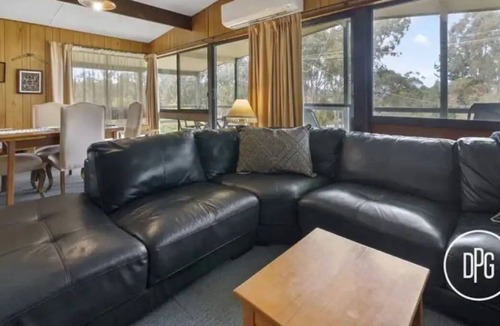 Goughs Bay House | Shack by the lake