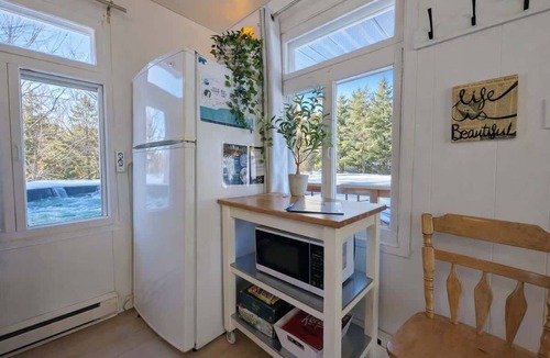 Saint-Tite-des-Caps Ski Chalet | Shack Cozy with Spa, near Massif Charlevoix & MSA