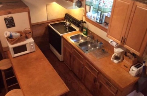 Bogalusa Cabin | Shaded Creekside Cabin