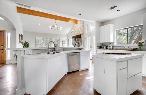 Apache Shores House | Shaded Getaway w/BBQ & Fire Pit in Austin!