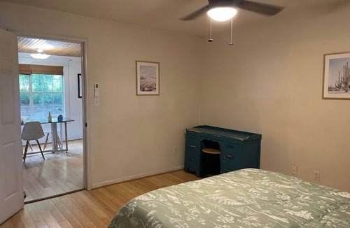 Henryetta House | Shaded historic home, family and pet friendly