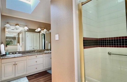 Temple House | Shaded Oaks Peaceful Golf Course and Close to BSW