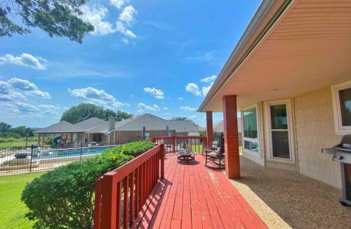 Temple House | Shaded Oaks Peaceful Golf Course and Close to BSW
