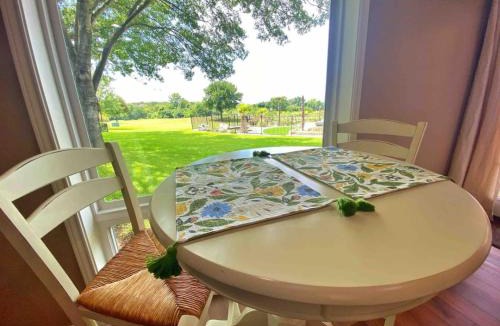 Temple House | Shaded Oaks Peaceful Golf Course and Close to BSW
