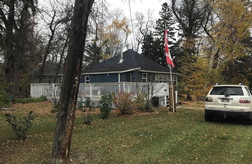 Winnipeg Beach Cabin | Shades pines cozy cottage