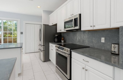 Kirkman South House | Shadow Bay Luxe Home with a Private Screened Pool near Universal Studios.