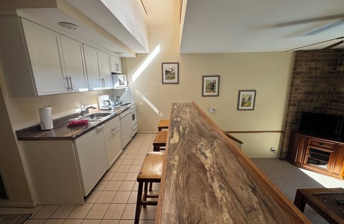 West End Apartment | Shadow Mountain Lodge