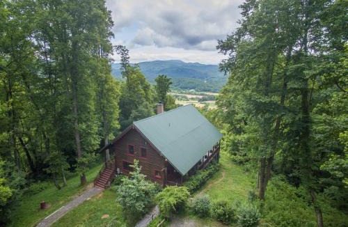 Fletcher House | Shadow Ridge Retreat Pet Friendly and Views