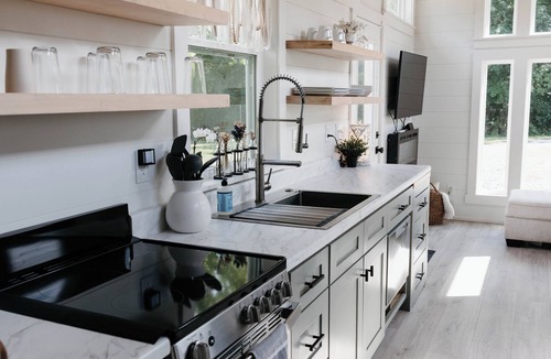 Cleveland House | Shadow’s Hideaway - Tiny Home w/Fire Pit + Views