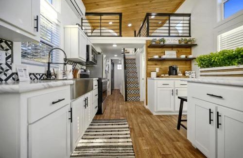Clayton House | Shadowrock - Luxury Tiny Home with Amazing Views