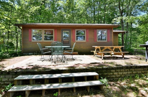 Iron River Cabin | Shady Oaks Cottage on Busky Bay of the Pike Chain of Lakes Iron River, WI
