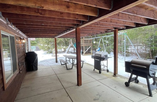 Priest River Apartment | Shady Pines Loft - 3 bedrooms with fenced yard & covered deck