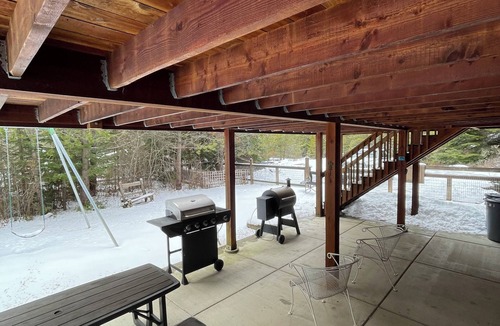 Priest River Apartment | Shady Pines Loft - 3 bedrooms with fenced yard & covered deck
