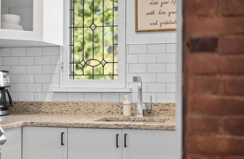 Shadyside Apartment | Shadyside/Pittsburgh, Modern & Cozy 1 Bedroom with Free Parking