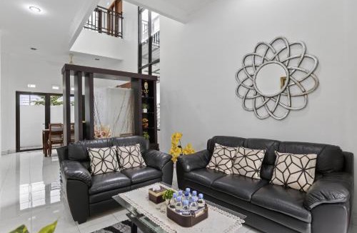 Mlati House | Shafira House - Modern House 3BR near Yogyakarta culinary spots