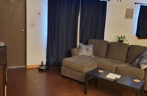 Bloomfield Apartment | Shaggy Moos Apartment