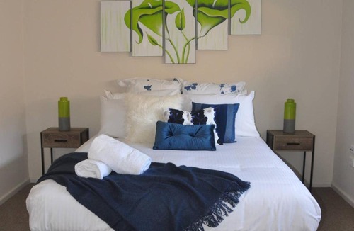 Canadian Apartment | Shai Beau