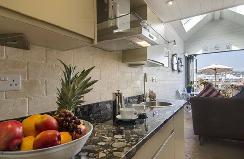 Shaldon House | Shaldon Beach Hut 2 - One Bedroom House, Sleeps 4