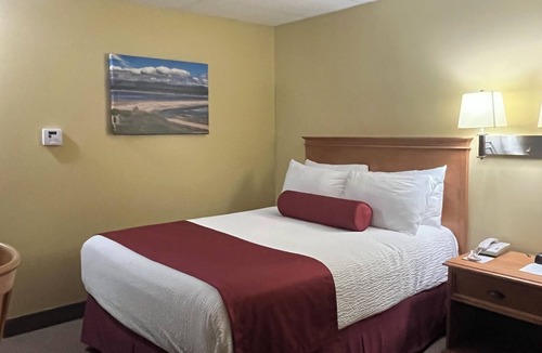 Cow Head Hotel | Shallow Bay Motel & Cabins