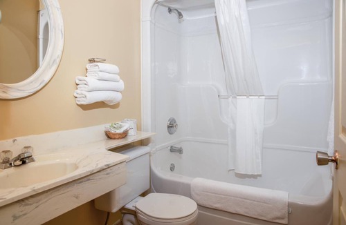 Cow Head Hotel | Shallow Bay Motel & Cabins