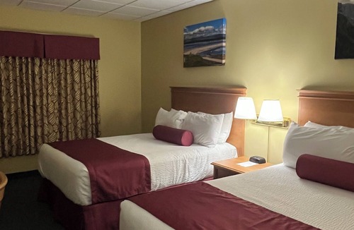 Cow Head Hotel | Shallow Bay Motel & Cabins