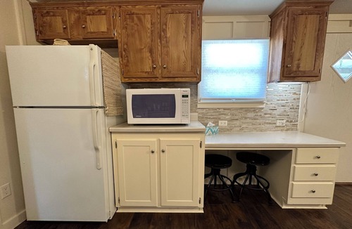 Levelland Cottage | Shalom Abode - Country Experience in the City!
