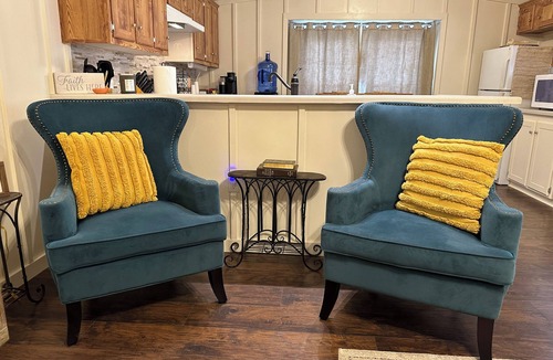 Levelland Cottage | Shalom Abode - Country Experience in the City!