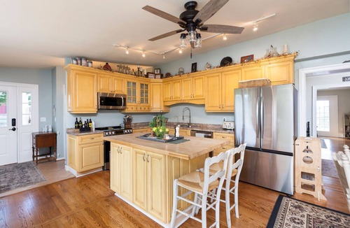 Swoope House | Shalom at Shenandoah: Pool & 15 Mins to Downtown