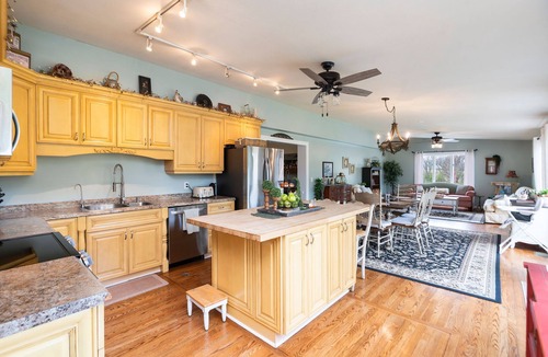 Swoope House | Shalom at Shenandoah: Pool & 15 Mins to Downtown