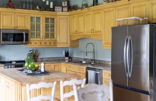 Swoope House | Shalom at Shenandoah: Pool & 15 Mins to Downtown
