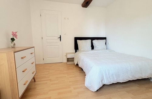 Beaucroissant Bed & Breakfast | Shalom - Private Room in Shared Apartment with All Conveniences