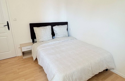 Beaucroissant Bed & Breakfast | Shalom - Private Room in Shared Apartment with All Conveniences