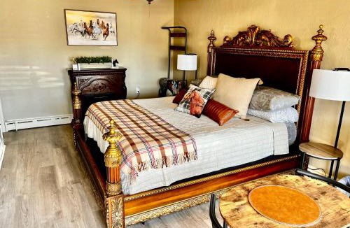 Historic Downtown Hotel | Shamrock Cove Inn