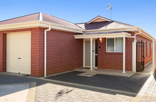 Renmark Apartment | Shamrock House C