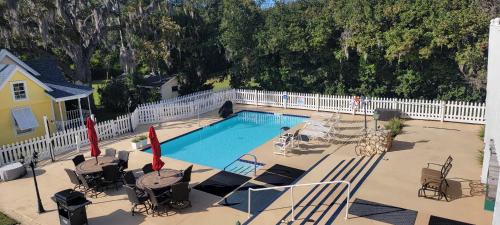 Weirsdale Bed & Breakfast | Shamrock Thistle & Crown B&B