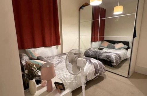 Mapesbury House | Shamsi manor